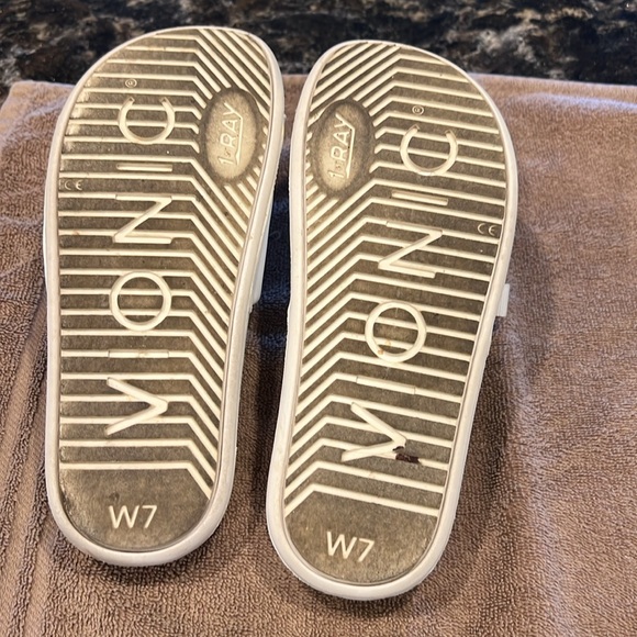 Vionic Pool Slides - Picture 3 of 5